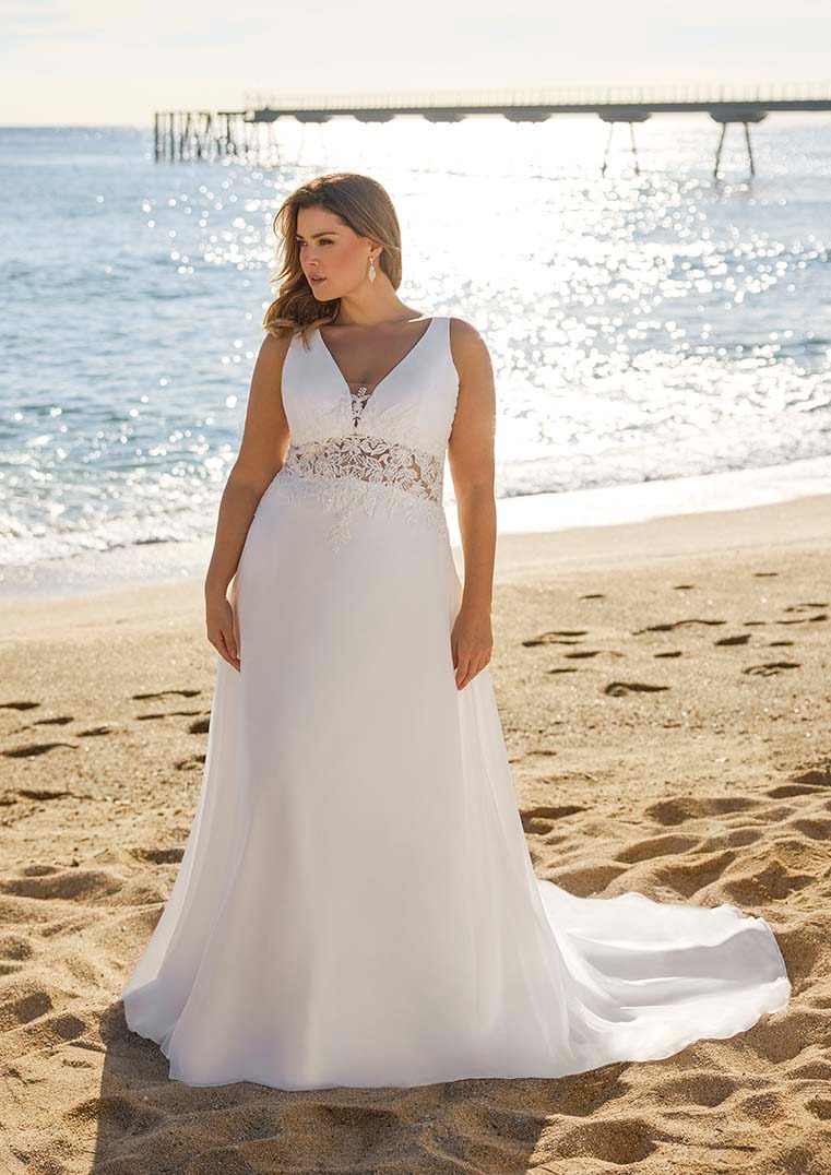 Obrázek ženy se svatebními šaty Sax z nové kolekce White One 2024 od značky Pronovias Group