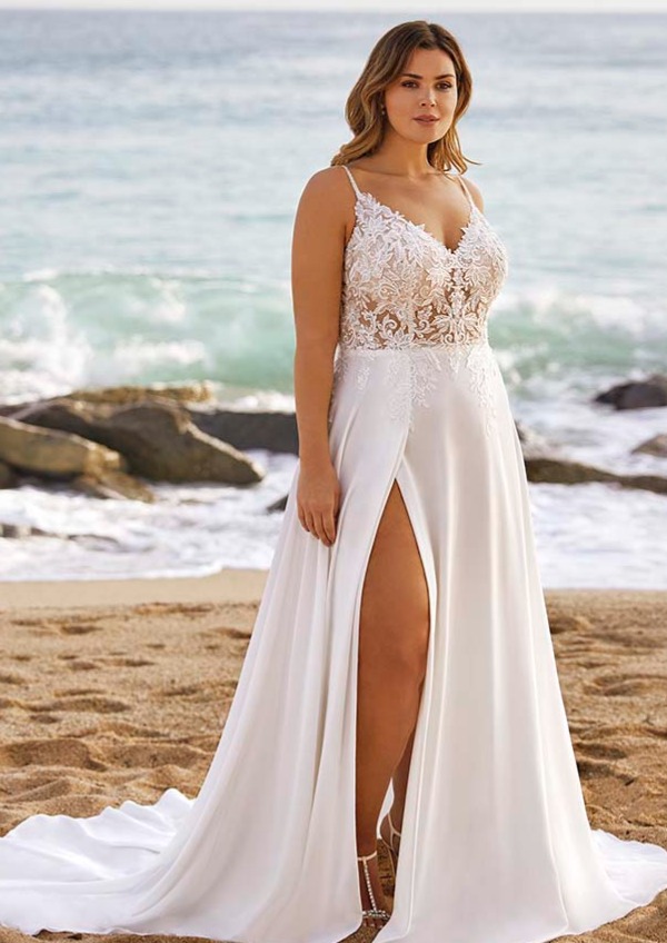 Obrázek ženy se svatebními šaty Flirts z nové kolekce White One 2024 od značky Pronovias Group