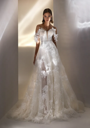 Obrázek ženy se svatebními šaty Geyser od značky Pronovias