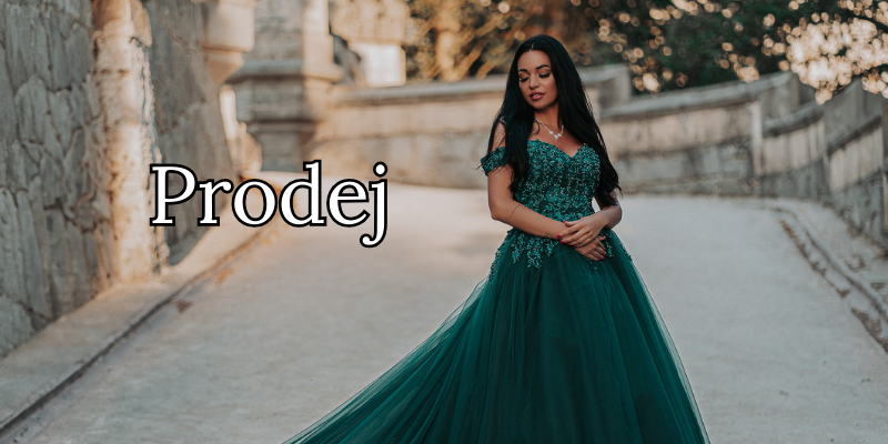 Obrázek ženy s tmavě modrými společenskými šaty